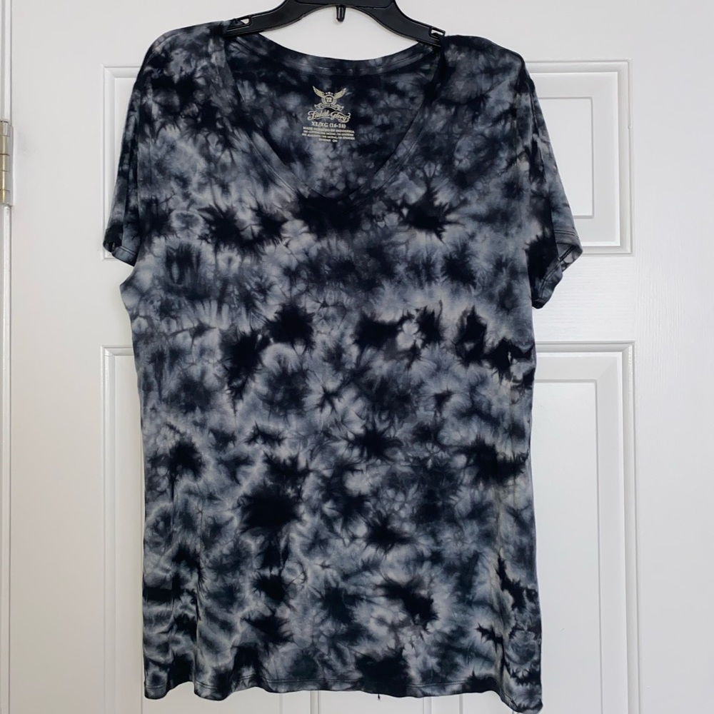 TREND ALERT: Tie Dye Short Sleeve V-Neck Tee!